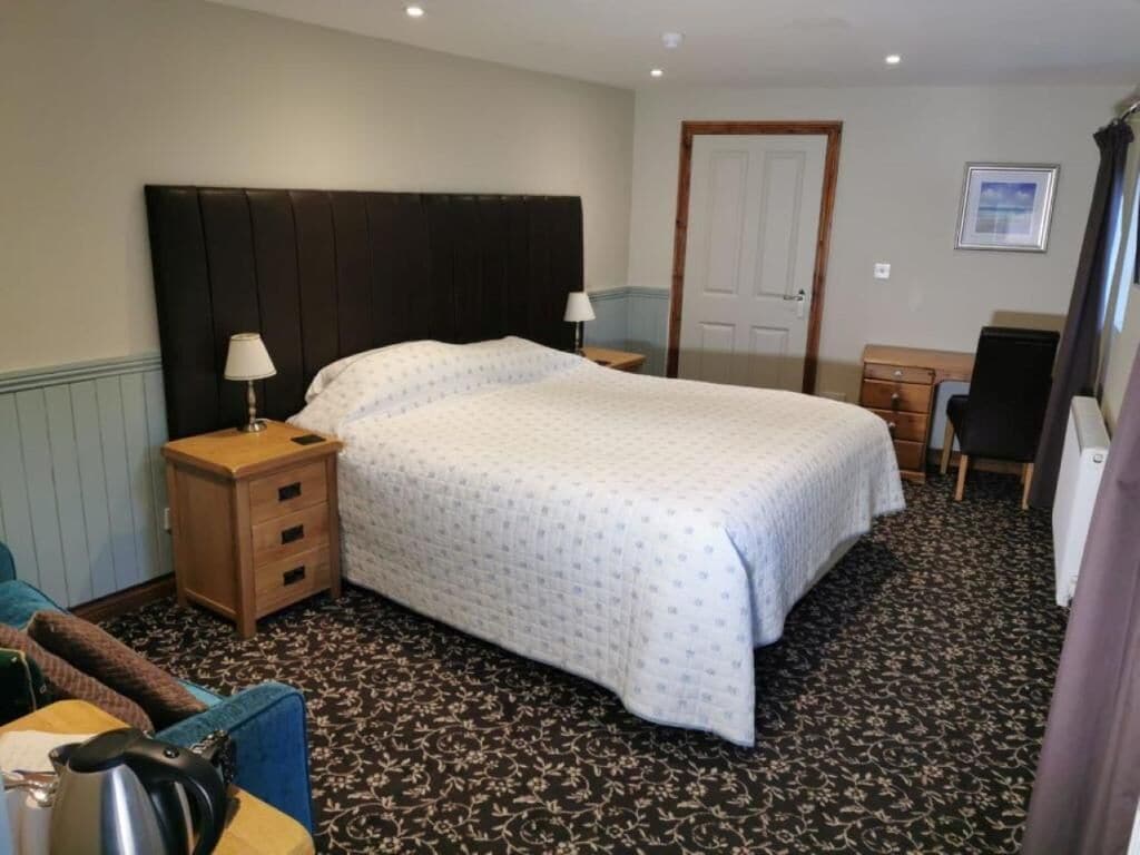 Comfort Double or Twin Room | Iron/ironing board, free WiFi, bed sheets