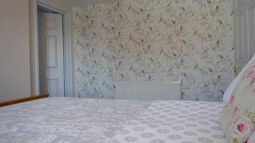 Superior Room | Iron/ironing board, free WiFi, bed sheets