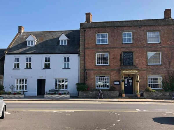 The Ilchester Arms Hotel - Dorset
