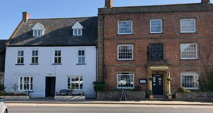 The Ilchester Arms Hotel