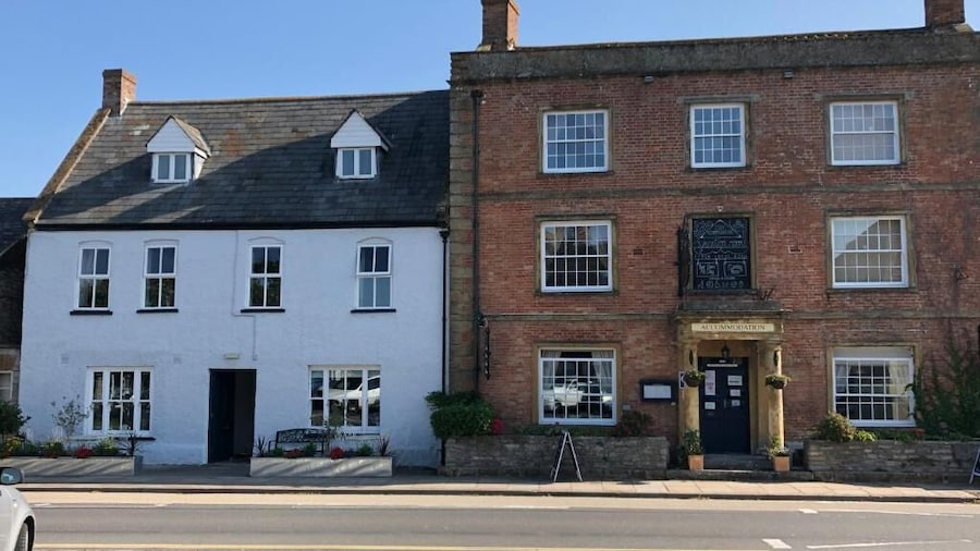 The Ilchester Arms Hotel