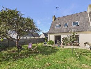 Terrace/patio - Beautiful house for 5 with garden and terrace (Treffiagat)