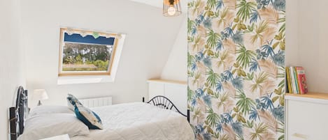 2 bedrooms, iron/ironing board, free WiFi
