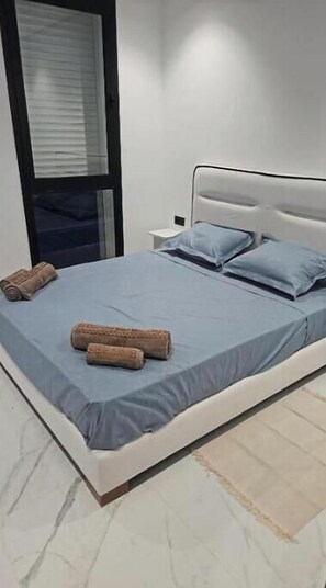 2 bedrooms, iron/ironing board, WiFi, bed sheets - Apartement s+2 haut standing a la soukra avec un parking privé (Tunis)