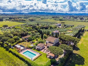 An aerial view of a countryside property with a swimming pool, multiple houses, and surrounding greenery. - Podere Tre Termini by Interhome (Cecina)