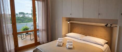 1 bedroom, iron/ironing board, travel cot, free WiFi