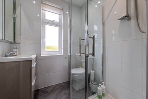 Hair dryer - Luxury 5-BR | SF-WIFI | Parking | Games Room (Gillingham)