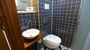 Economy Room, Courtyard View | Bathroom