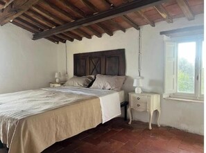 5 bedrooms, WiFi, bed sheets - Podere il Leccio - Tuscan Farmhouse with Swimming Pool and View Lucchesi Hills (Croce)