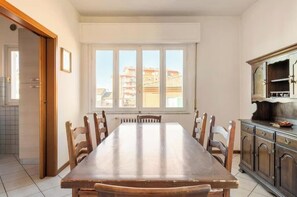 Dining - Chic Italian Escape - Elegant Apartment with Terrace in Montecatini Terme (Montecatini Terme)