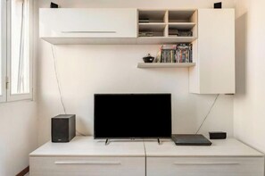 Interior - Chic Italian Escape - Elegant Apartment with Terrace in Montecatini Terme (Montecatini Terme)