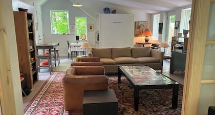 Restored barn in charming Lyme with studio apartment.