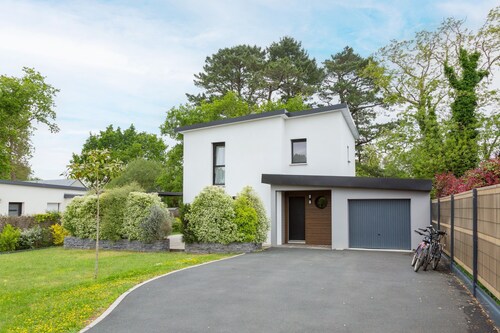 Holiday Home “La Maison Des Dunes – Beach & Bikes” with Private Terrace, Garden & Wi-Fi