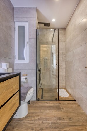 Shower, hair dryer, towels, soap - Luxury duplex apartment, sun terrace, jacuzzi SDIN1-1 (Swieqi)