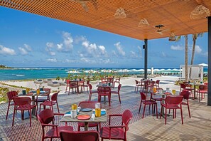 Outdoor dining - Villa Tulkal - Oceanfront Luxury in the Heart of the Riviera (Tulum)