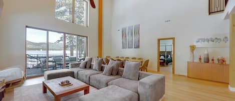 House (6 Bedrooms) | Interior