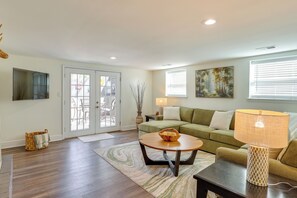 Interior - Family Unit 1 Mi to Dtwn Overland Park & Hospitals (Overland Park)