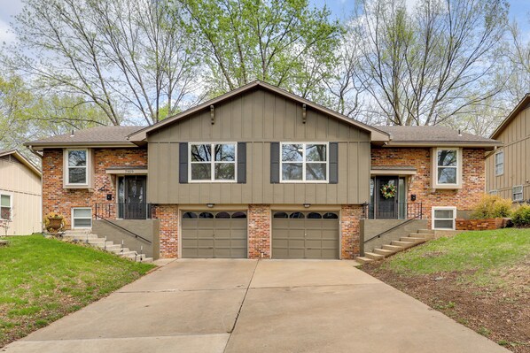 Interior - Family Unit 1 Mi to Dtwn Overland Park & Hospitals (Overland Park)