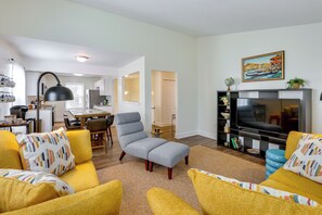 Interior - Family Unit 1 Mi to Dtwn Overland Park & Hospitals (Overland Park)