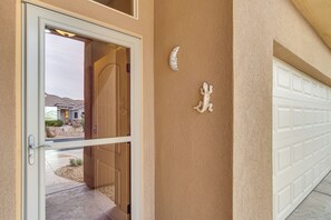Interior - Hike, Golf & Try Your Luck! Mtn-view Mesquite Home (Mesquite)