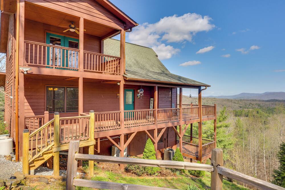 Murphy Mountain Retreat w/ Views & Pool Table - Farner, TN