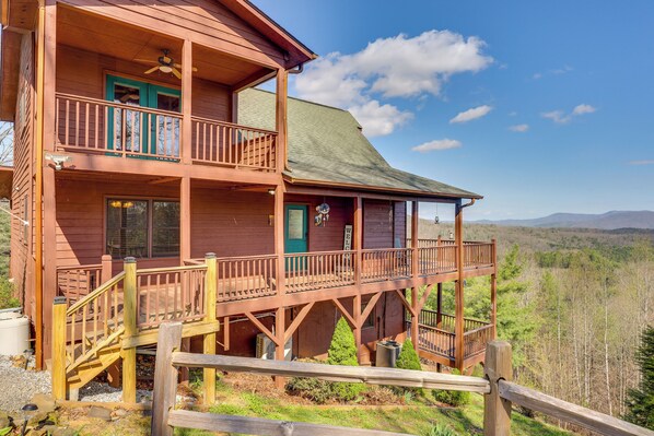 Interior - Murphy Mountain Retreat w/ Views & Pool Table (Murphy)