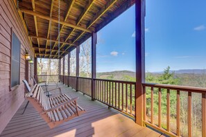 Interior - Murphy Mountain Retreat w/ Views & Pool Table (Murphy)