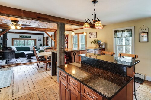 Peaceful All-season Getaway for Families in Ludlow