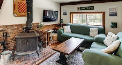 Peaceful All-season Getaway for Families in Ludlow