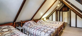 Peaceful All-season Getaway for Families in Ludlow