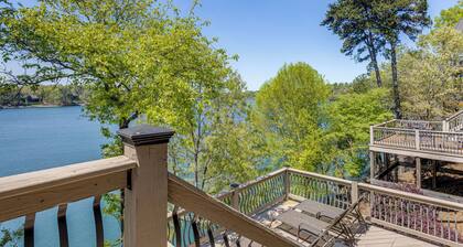 Pool & Boat Dock Access! Family Escape in Bremen