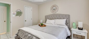 Pool Access & Work-ready Comforts! Edinburg Apt