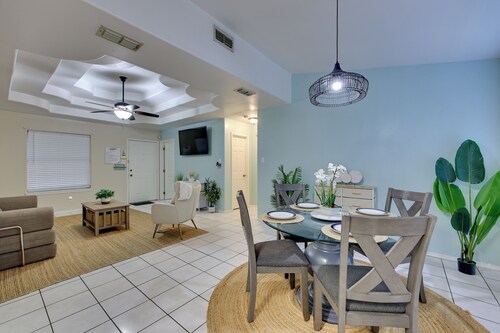 Pool Access & Work-ready Comforts! Edinburg Apt