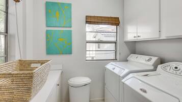 Talo (4 Bedrooms) | Sisätilat