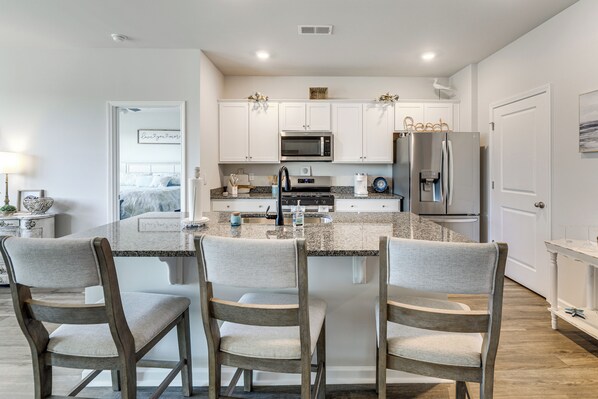 House (3 Bedrooms) | Interior - Gateway to Emerald Isle! Coastal Gem w/ Golf Cart (Newport)