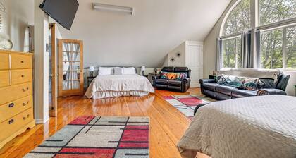 Near Oregon Caves: 2-studio Retreat w/ Game Room!