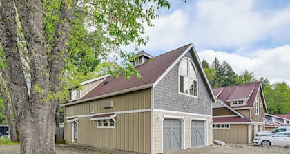 Near Oregon Caves: 2-studio Retreat w/ Game Room!