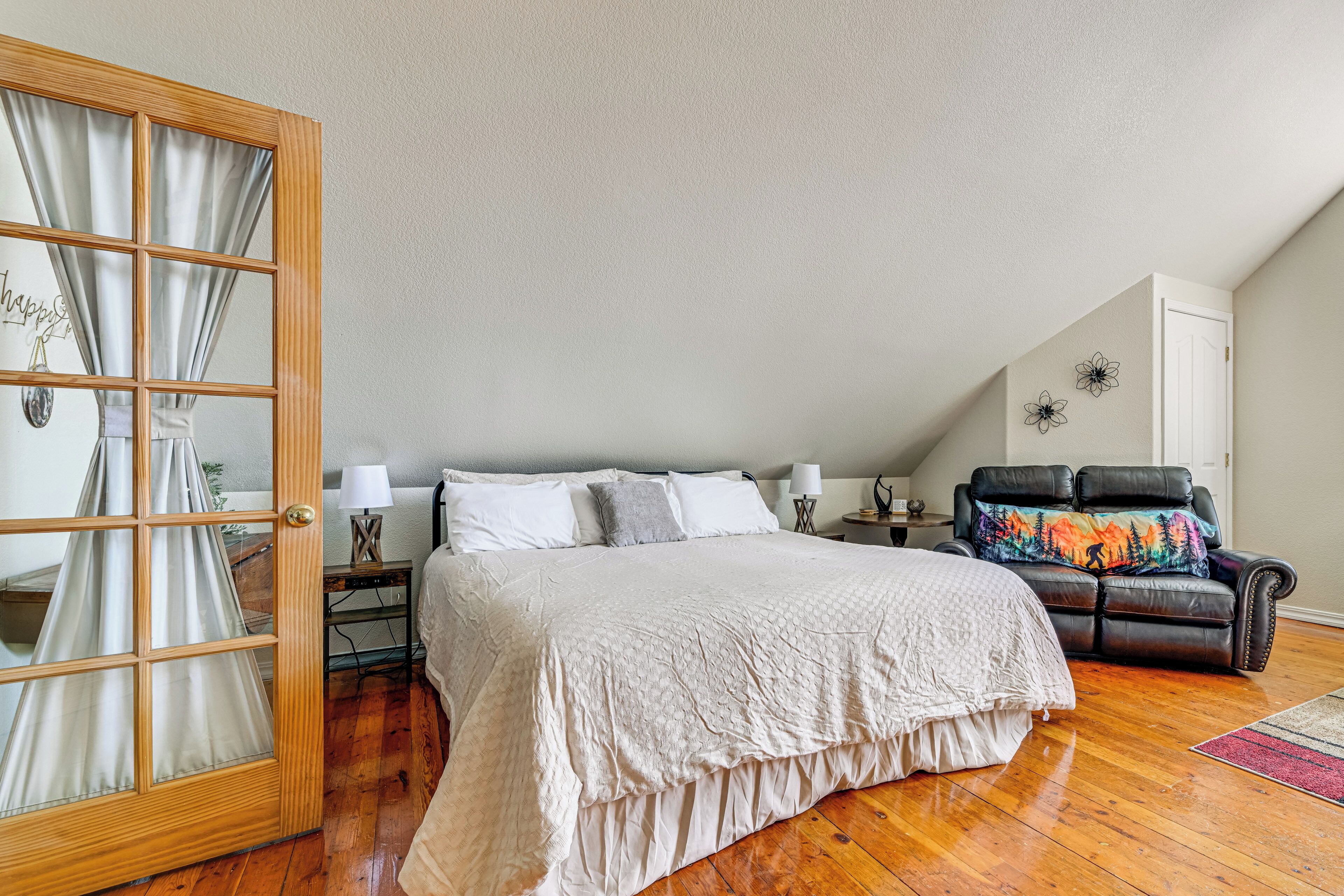House (2 Bedrooms) | Interior