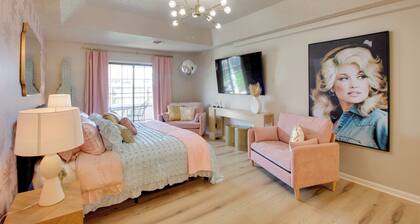 'dolly Suite' at The Saint Hotel, Near Wineries!