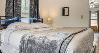 1 Mi to Park & Lake! Charming Retreat in Sullivan