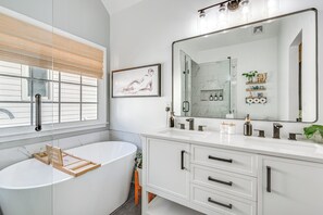 House (5 Bedrooms) | Interior - Walk to Mercedes-benz! Spacious Getaway in Atlanta (Atlanta)