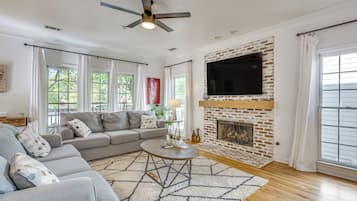 House (5 Bedrooms) | Interior