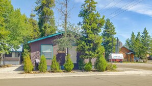 House (3 Bedrooms) | Interior - 'fox Cabin' - 6 Blocks to Yellowstone Nat'l Park! (West Yellowstone)