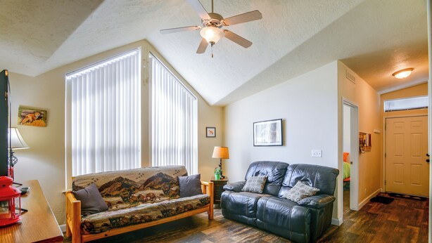 House (3 Bedrooms) | Interior - 'fox Cabin' - 6 Blocks to Yellowstone Nat'l Park! (West Yellowstone)