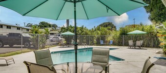 Walk to Dining & Local Markets! Hilo Getaway