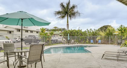 Walk to Dining & Local Markets! Hilo Getaway