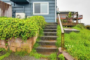 Interior - Views of Ocean & Harbor! Quaint Gold Beach Duplex (Gold Beach)