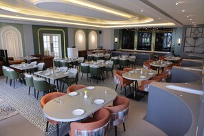 Dining - Ranveer Hotel (Haldwani)