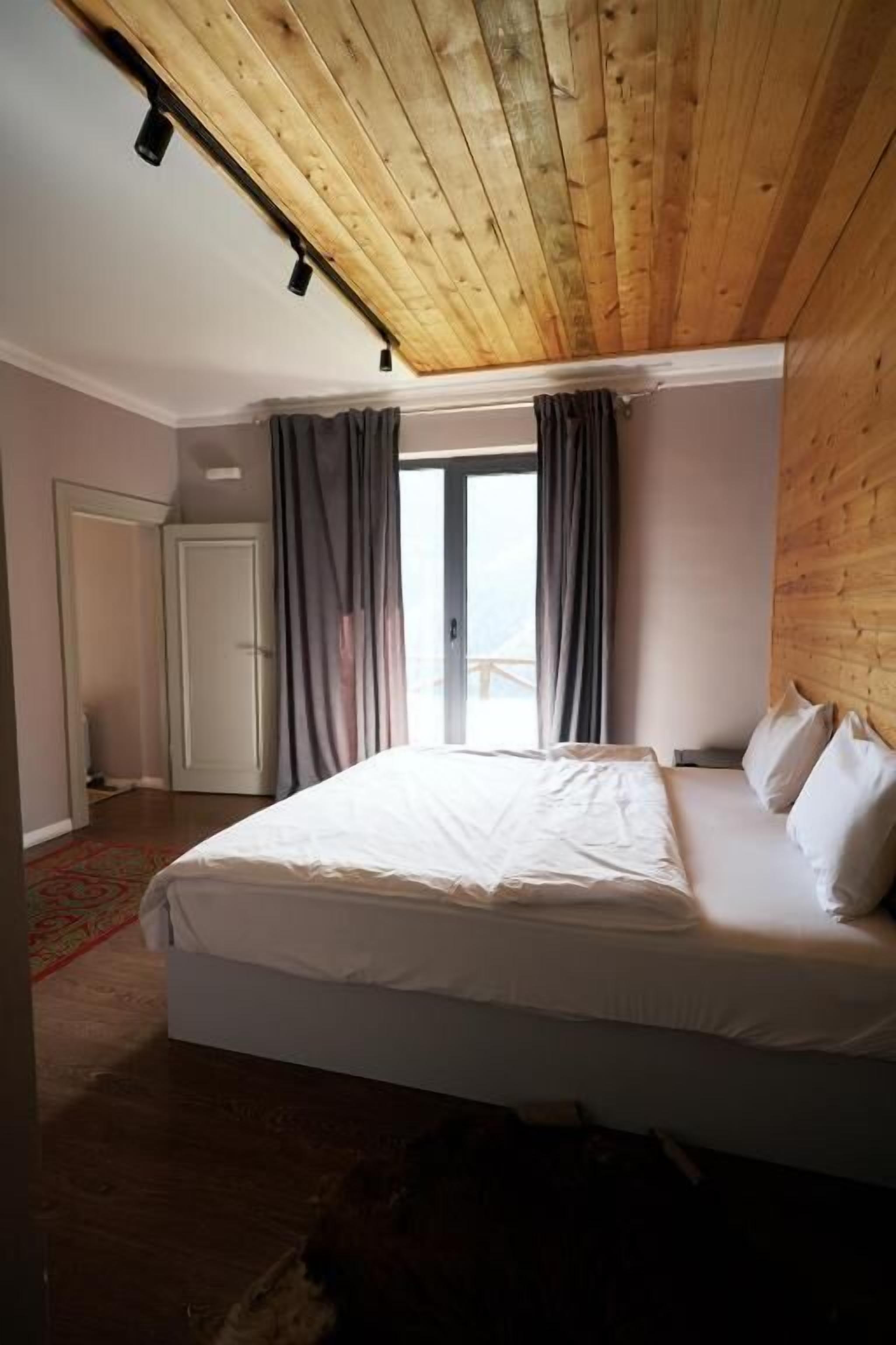 Suite, balkon, pemandangan danau