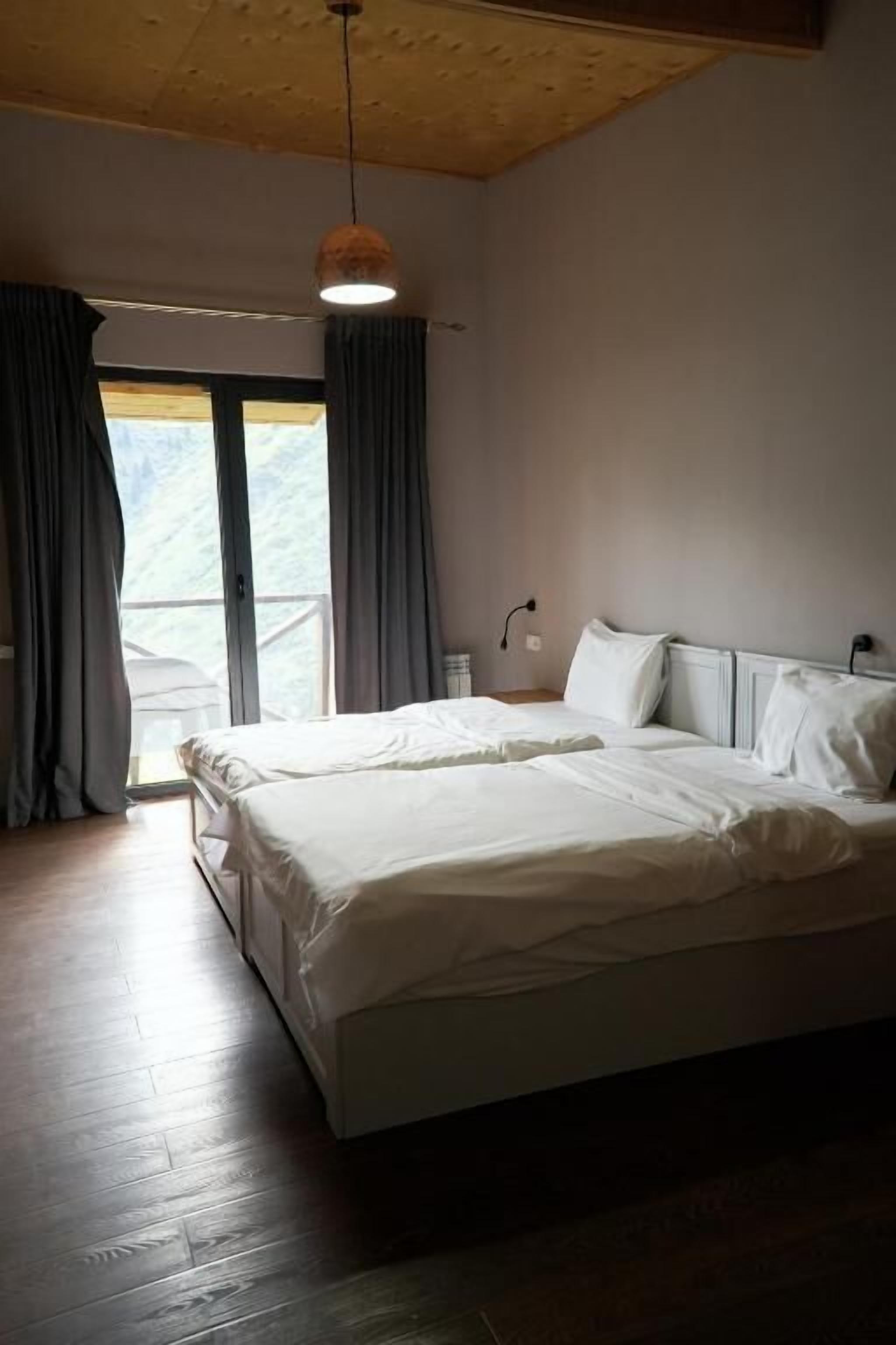 Kamar Double atau Twin, balkon, pemandangan danau